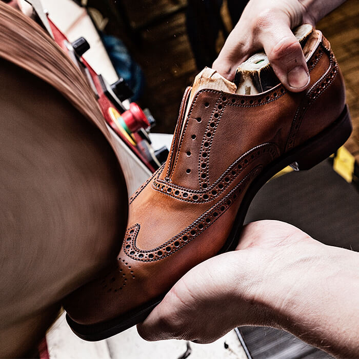Secrets of the Shoe Trade - Burnishing Men's Shoes